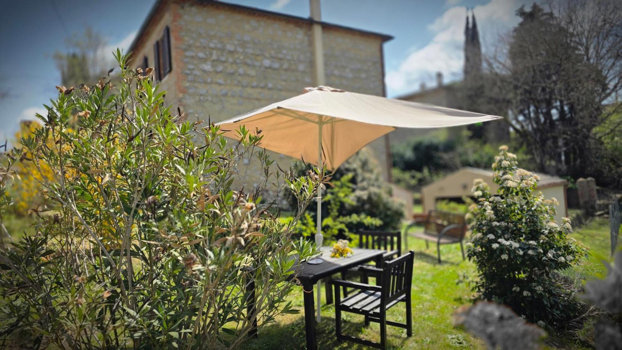 A Casa Di Gabri Villa Montefollonico Luaran gambar